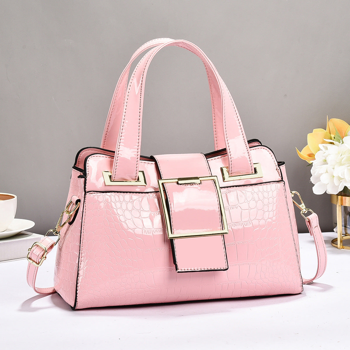 Sac à main effet croco – Boucle graphique et allure chic