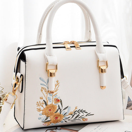 Sac à main carré brodé floral chic