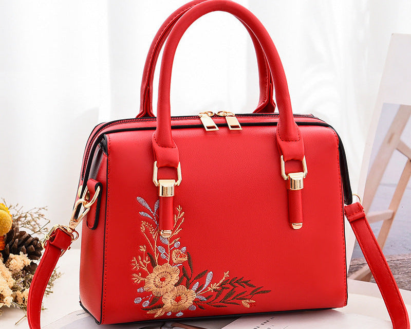 Sac à main carré brodé floral chic