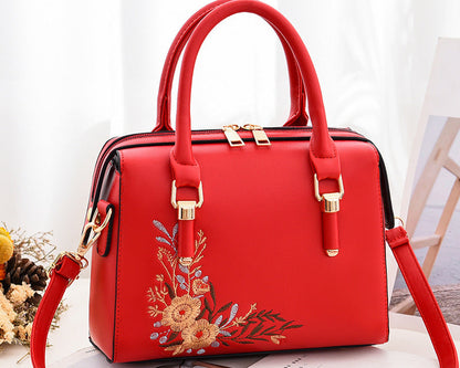 Sac à main carré brodé floral chic