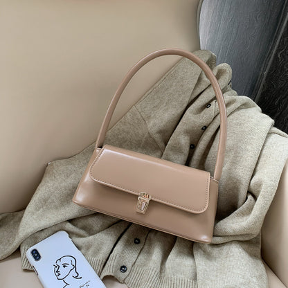 Sac baguette minimaliste – Fermoir chic et ligne épurée