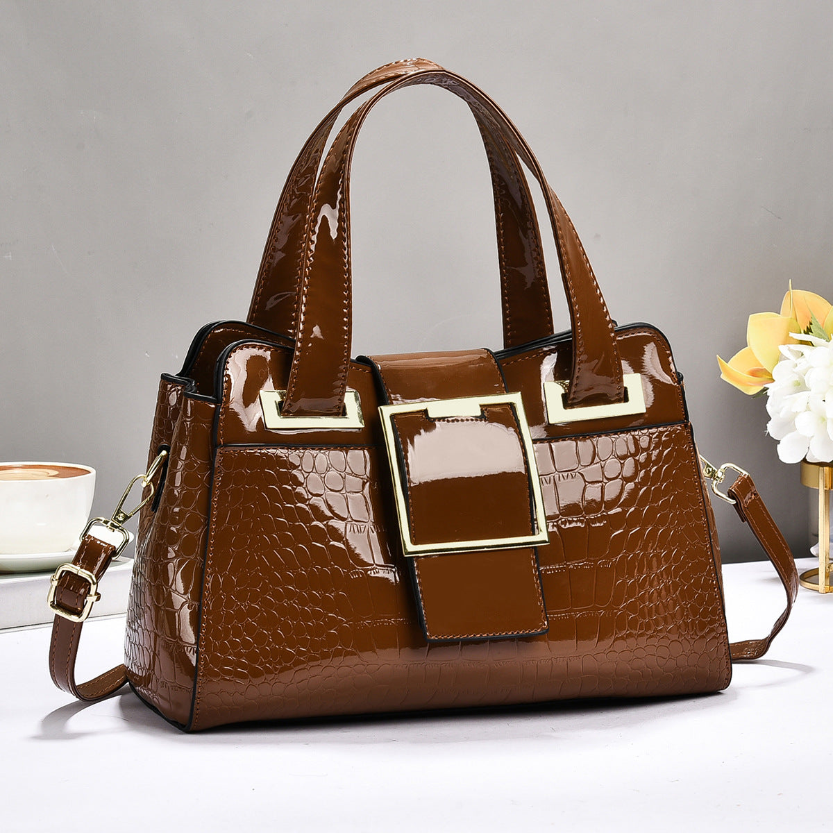 Sac à main effet croco – Boucle graphique et allure chic