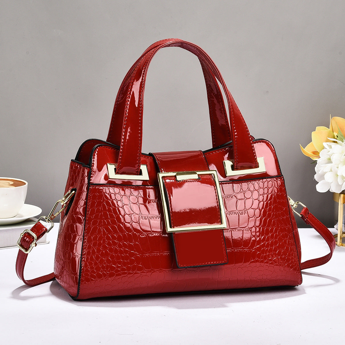Sac à main effet croco – Boucle graphique et allure chic