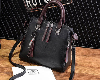 Sac à main structuré – Charms fantaisie et élégance urbaine