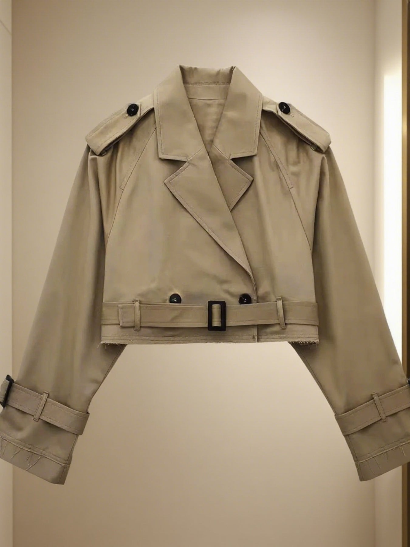 Veste trench courte – Ceinture élégante et coupe moderne