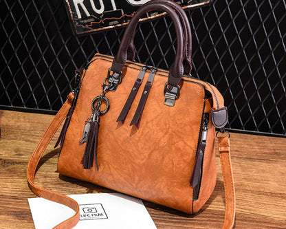 Sac à main structuré – Charms fantaisie et élégance urbaine