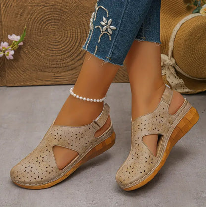 Mules Ouvertes à Brides Ajourées