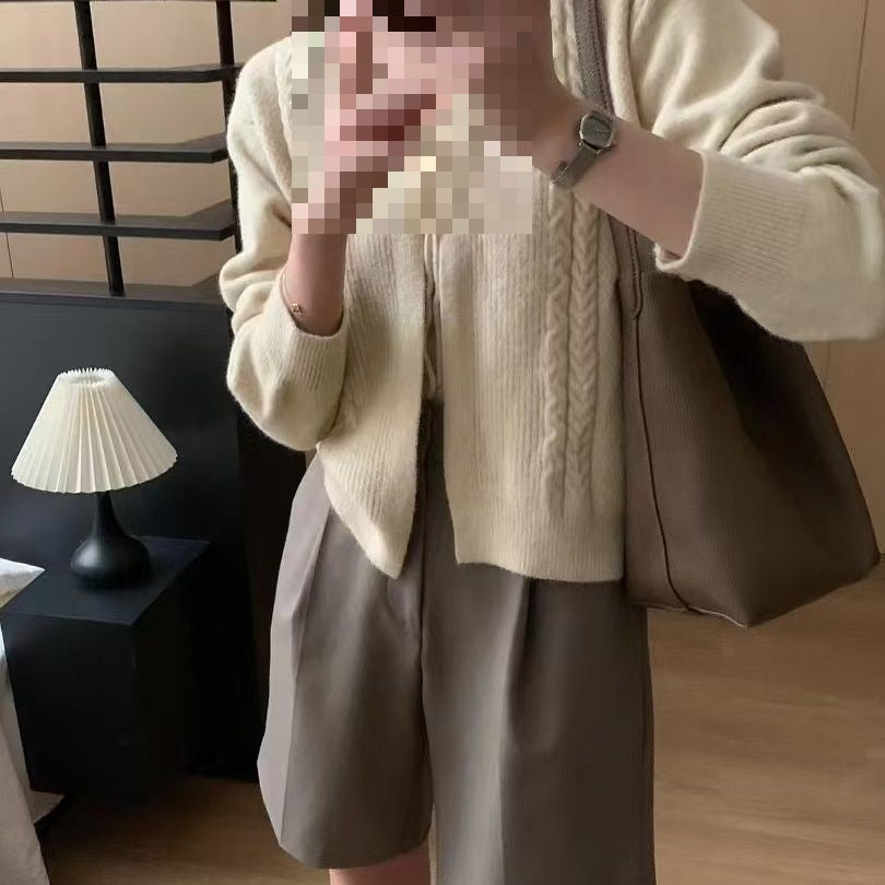 Cardigan en maille V – Doux basique décliné en plusieurs teintes