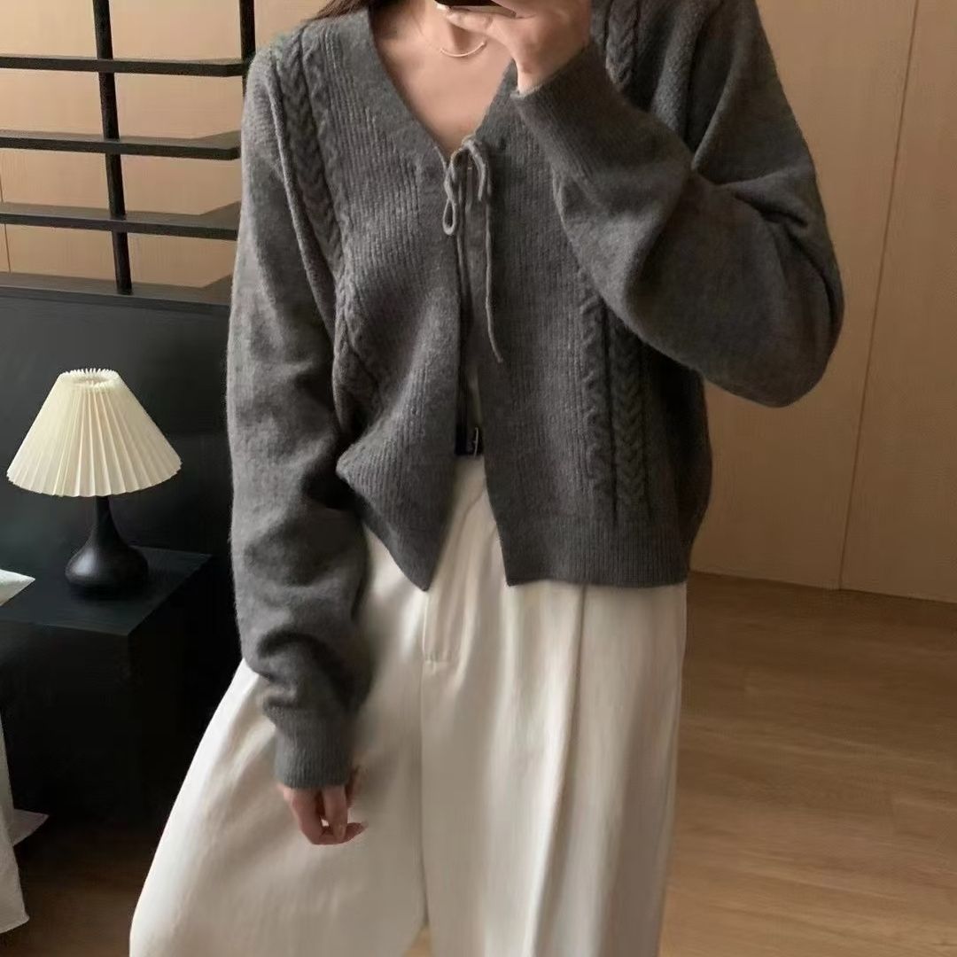 Cardigan en maille V – Doux basique décliné en plusieurs teintes