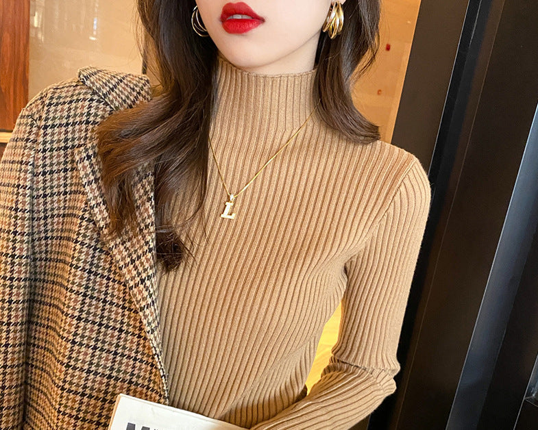 Pull côtelé à col montant – Coupe ajustée et allure chic