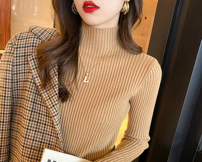 Pull côtelé à col montant – Coupe ajustée et allure chic